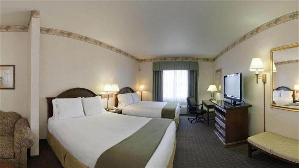 Holiday Inn Express Hotel & Suites Eagle Pass By Ihg Exterior foto