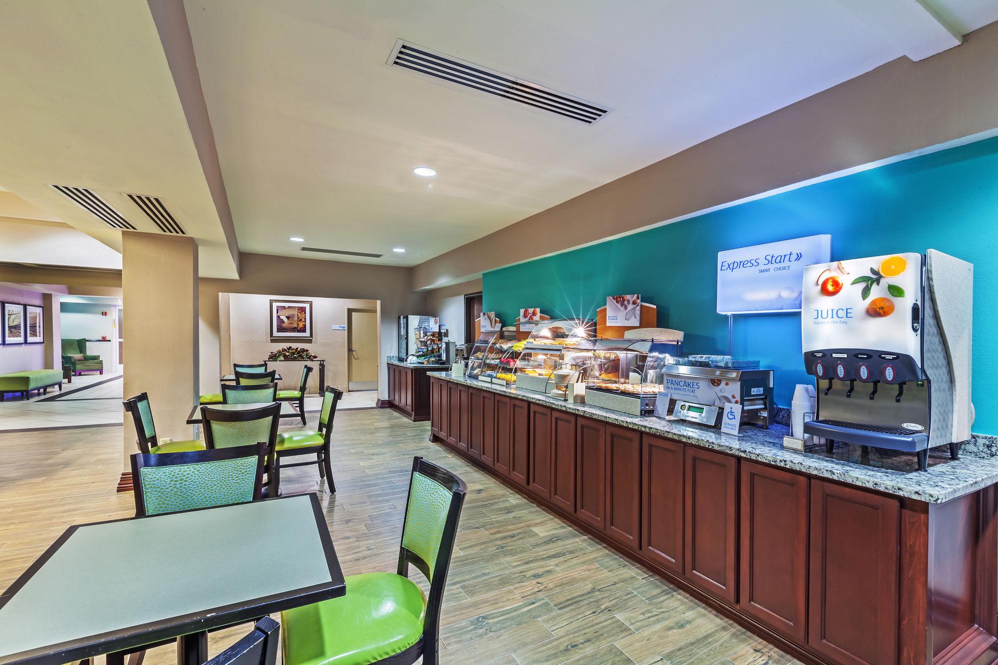 Holiday Inn Express Hotel & Suites Eagle Pass By Ihg Exterior foto